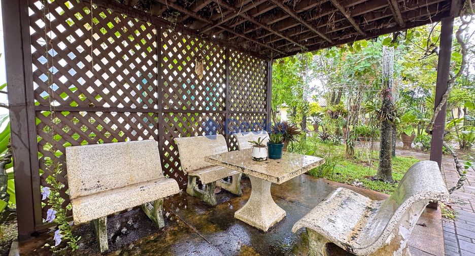 Haus zum Kauf mit 6 Zimmer in Sattahip, Chonburi