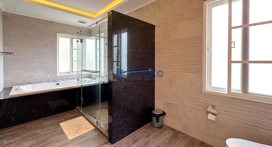 Haus zum Kauf mit 6 Zimmer in Sattahip, Chonburi