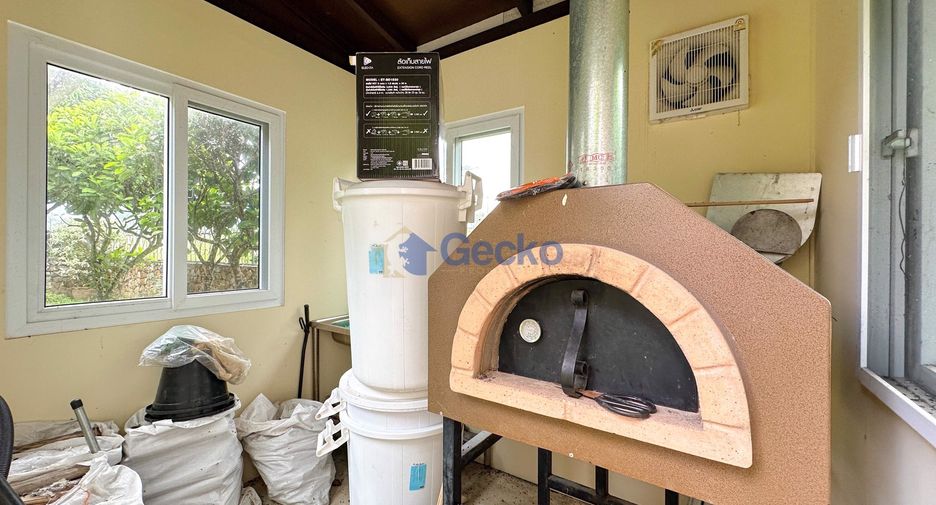 Haus zum Kauf mit 6 Zimmer in Sattahip, Chonburi