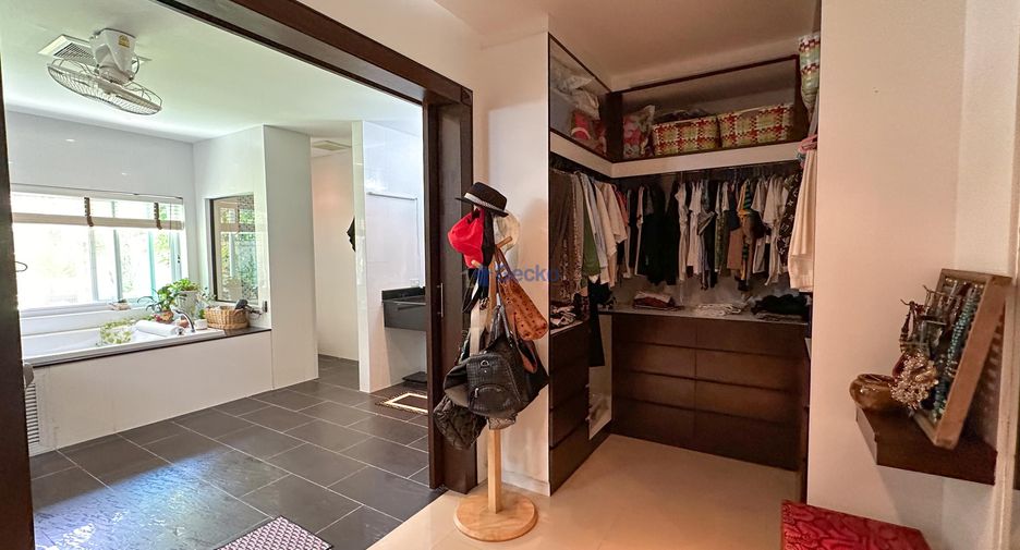 For sale 3 bedrooms house in Jomtien, Pattaya