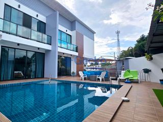 Haus zum Kauf mit 8 Zimmer in Bang Lamung, Chonburi