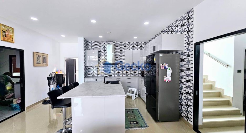 For sale 8 ベッドルーム house in East Pattaya, Pattaya