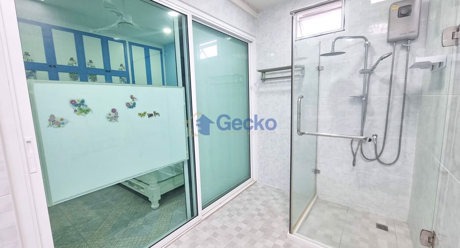 For sale 5 bedrooms house in Huay Yai, Pattaya