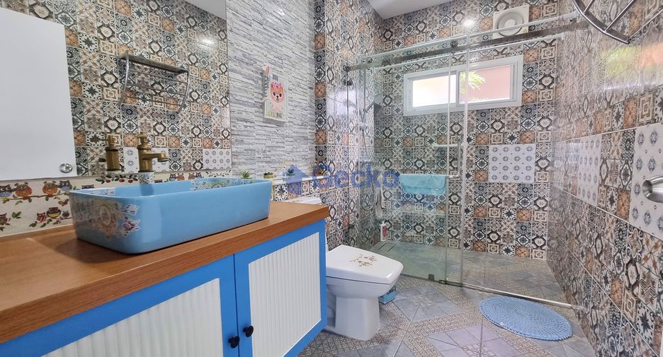 For sale 5 bedrooms house in Huay Yai, Pattaya