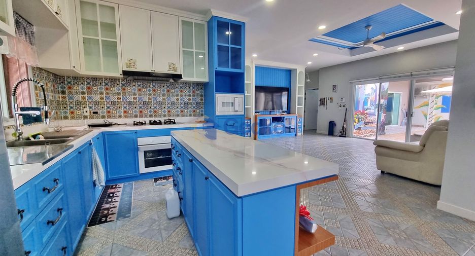 For sale 5 bedrooms house in Huay Yai, Pattaya