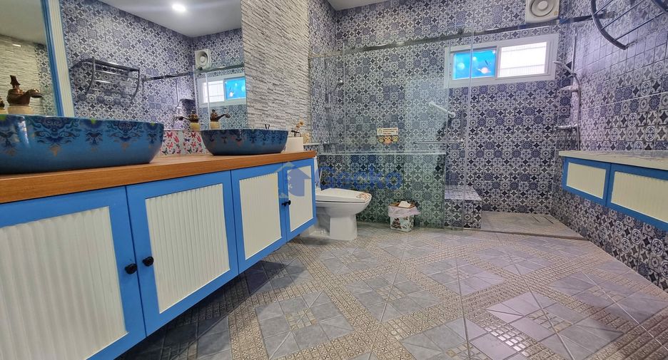 For sale 5 bedrooms house in Huay Yai, Pattaya