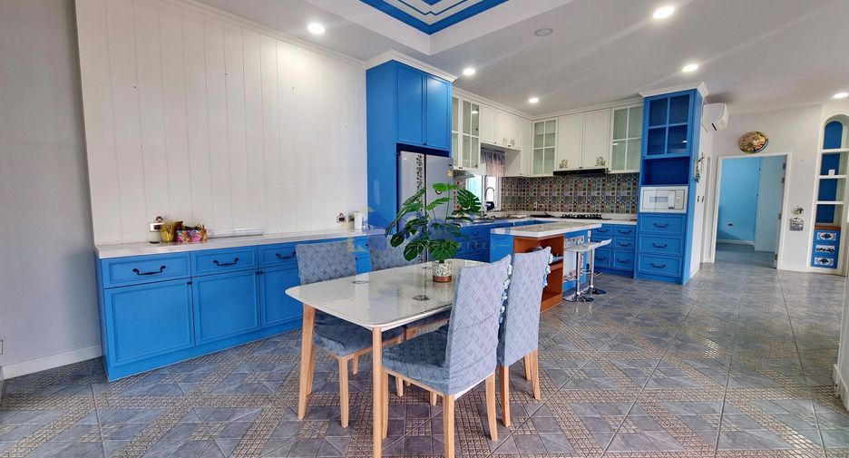 For sale 5 bedrooms house in Huay Yai, Pattaya