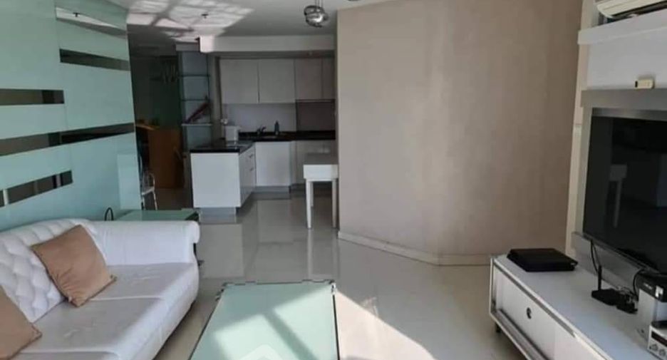 For rent 2 bedrooms condo in Huai Khwang, Bangkok