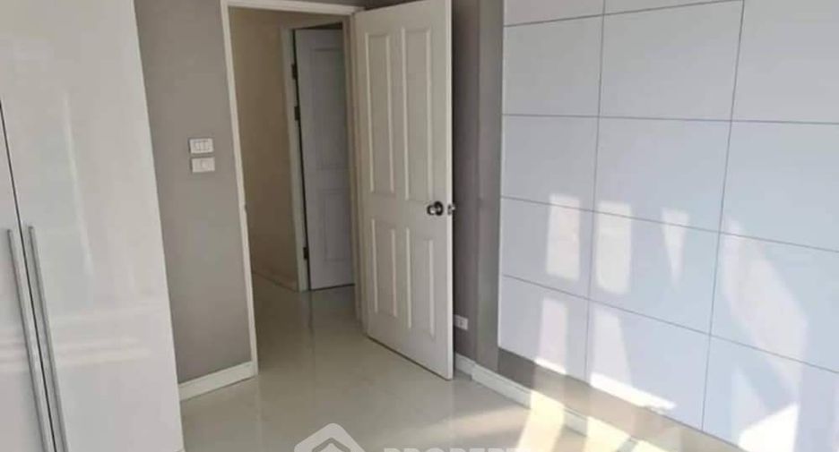 For rent 2 bedrooms condo in Huai Khwang, Bangkok