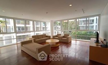 For rent 3 bedrooms apartment in Watthana, Bangkok