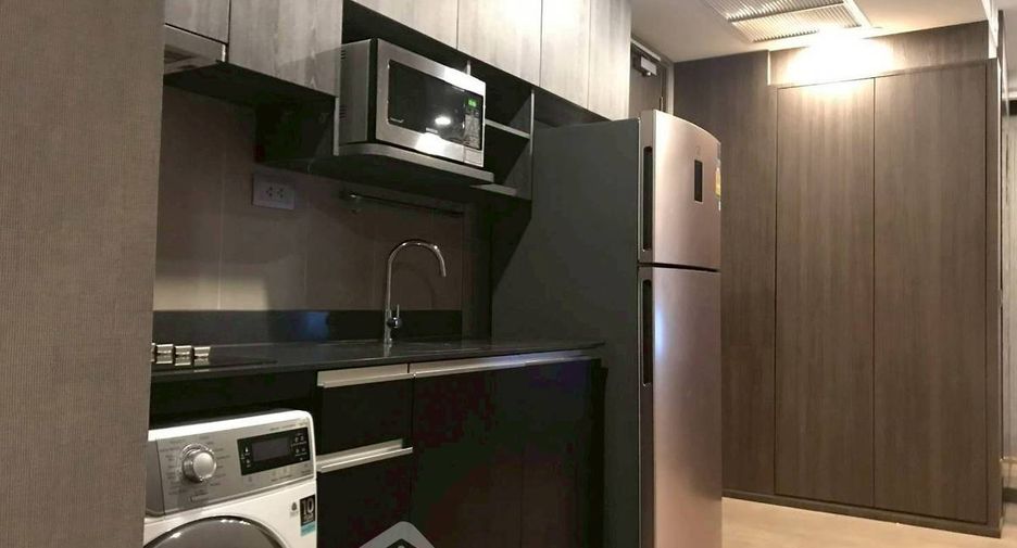 For rent 2 bedrooms condo in Bang Rak, Bangkok