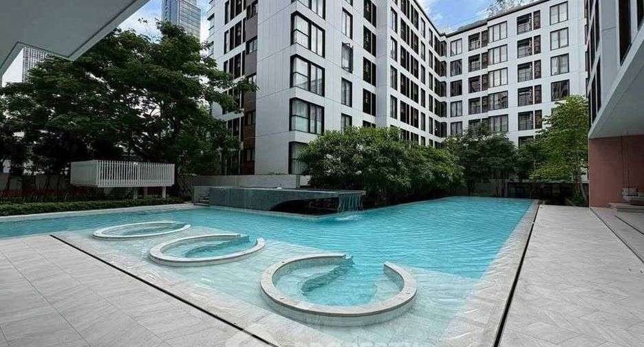 For rent 2 bedrooms condo in Watthana, Bangkok