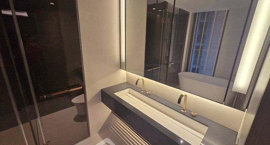 For rent 2 bedrooms condo in Khlong Toei, Bangkok