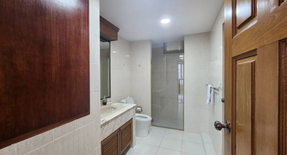 Wohnung zur Miete mit 3 Zimmer in Khlong Toei, Bangkok