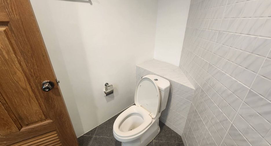 Wohnung zur Miete mit 3 Zimmer in Khlong Toei, Bangkok