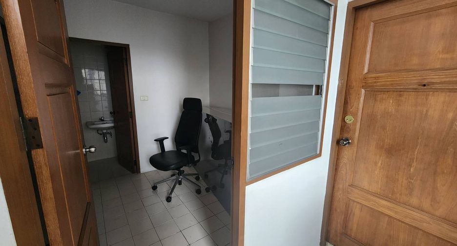 Wohnung zur Miete mit 3 Zimmer in Khlong Toei, Bangkok