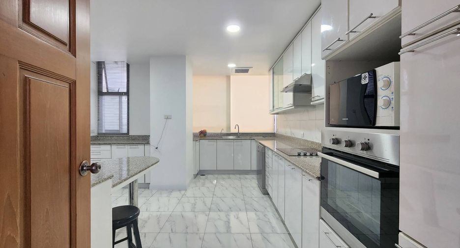 Wohnung zur Miete mit 3 Zimmer in Khlong Toei, Bangkok
