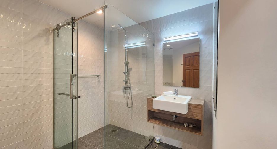 Wohnung zur Miete mit 3 Zimmer in Khlong Toei, Bangkok