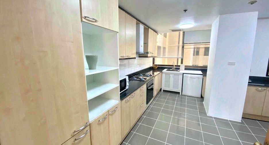 Wohnung zur Miete mit 3 Zimmer in Khlong Toei, Bangkok