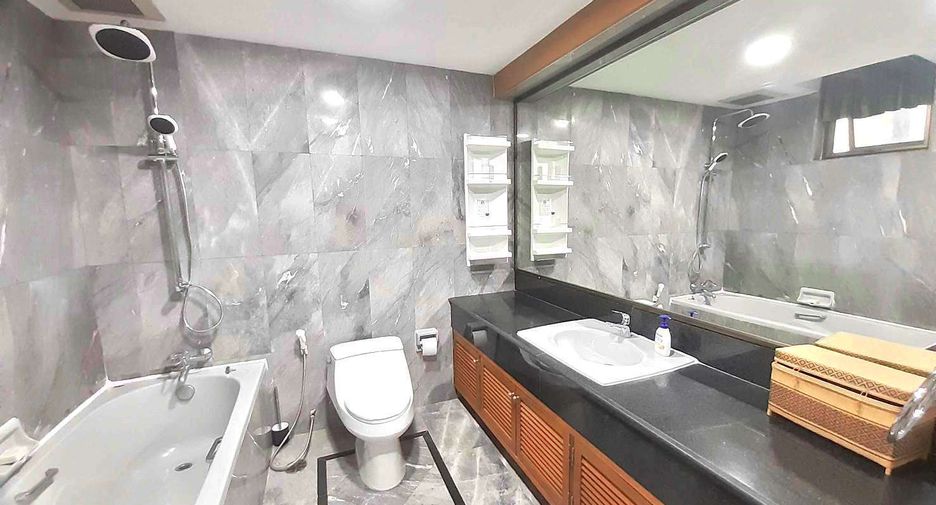 Wohnung zur Miete mit 3 Zimmer in Khlong Toei, Bangkok