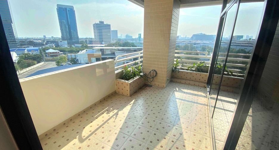 Wohnung zur Miete mit 3 Zimmer in Khlong Toei, Bangkok