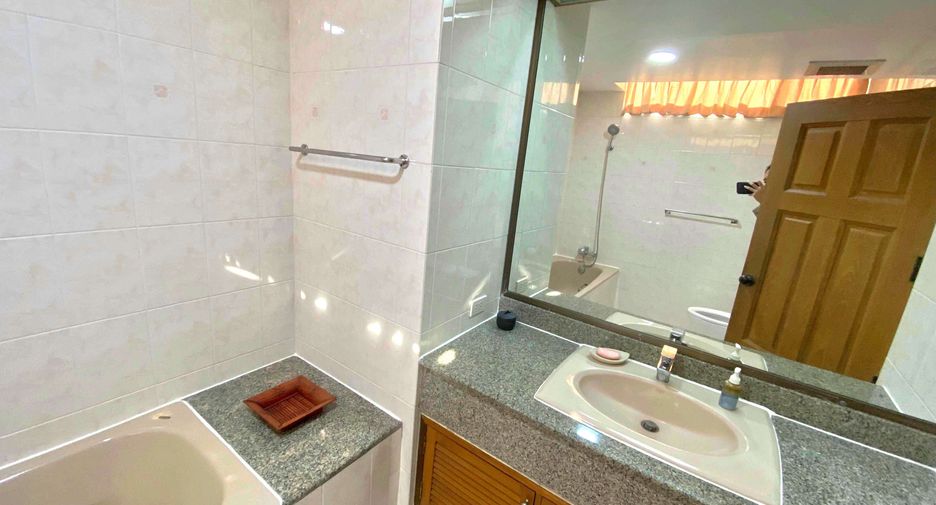 Wohnung zur Miete mit 3 Zimmer in Khlong Toei, Bangkok