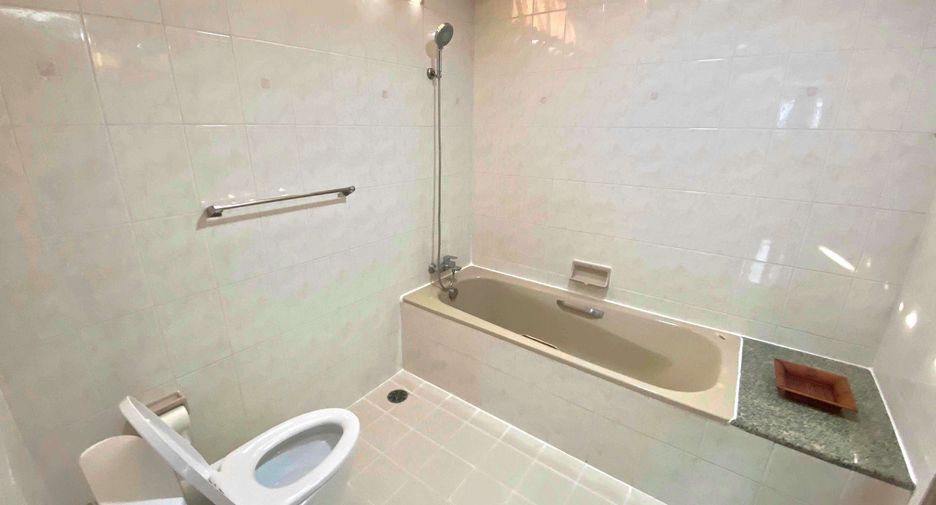 Wohnung zur Miete mit 3 Zimmer in Khlong Toei, Bangkok