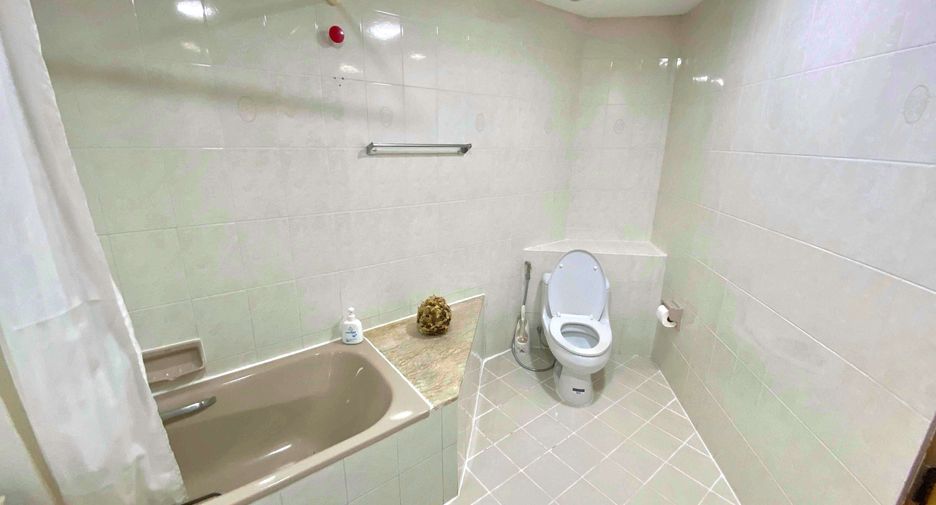 Wohnung zur Miete mit 3 Zimmer in Khlong Toei, Bangkok