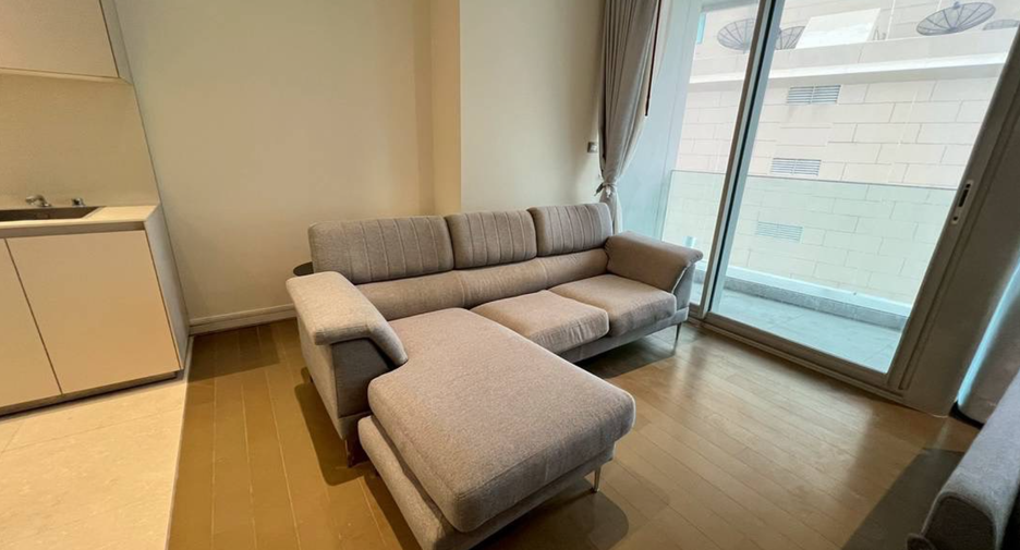For rent 2 bedrooms condo in Pathum Wan, Bangkok