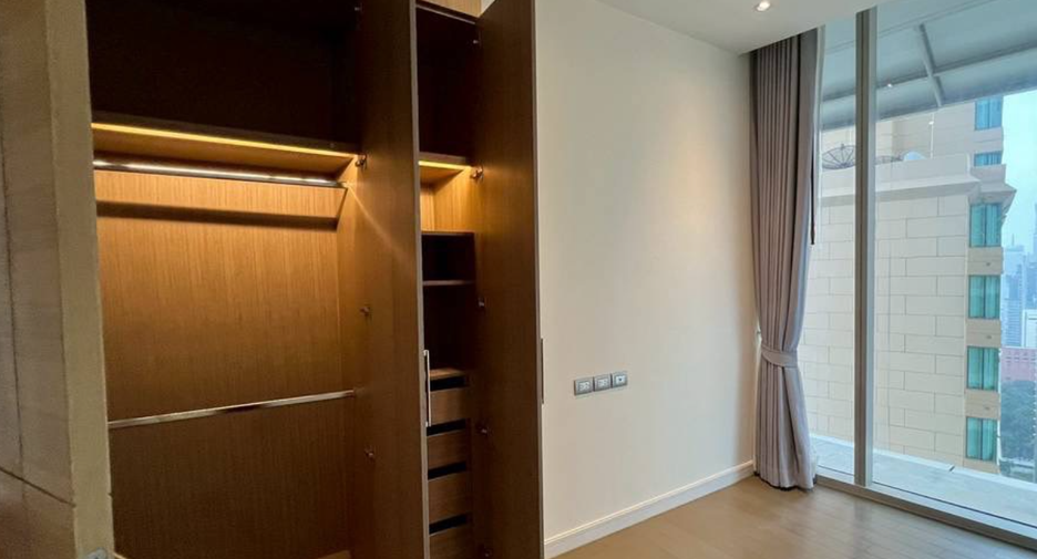 For rent 2 bedrooms condo in Pathum Wan, Bangkok