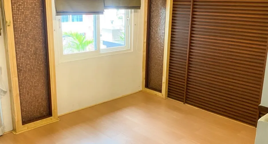 For sale 2 bedrooms townhouse in Wang Thonglang, Bangkok