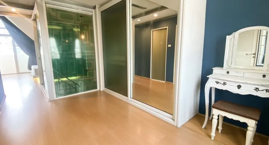 For sale 2 bedrooms townhouse in Wang Thonglang, Bangkok