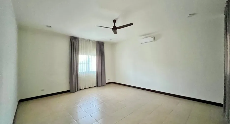 For sale そして for rent 6 ベッドルーム villa in Bang Lamung, Chonburi