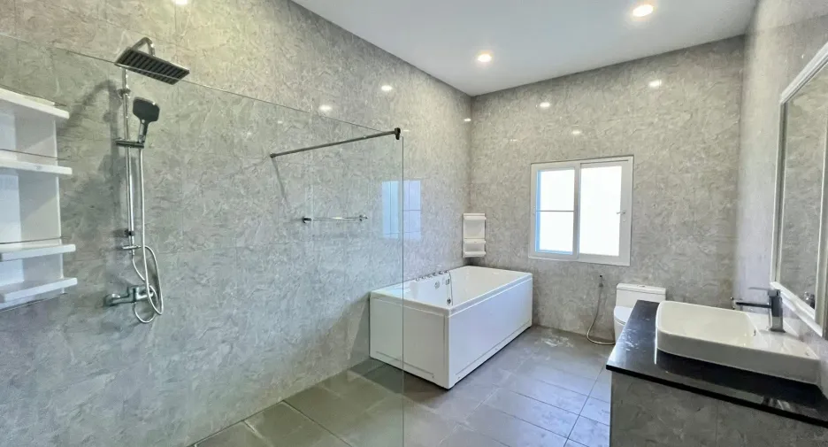 For sale そして for rent 6 ベッドルーム villa in Bang Lamung, Chonburi