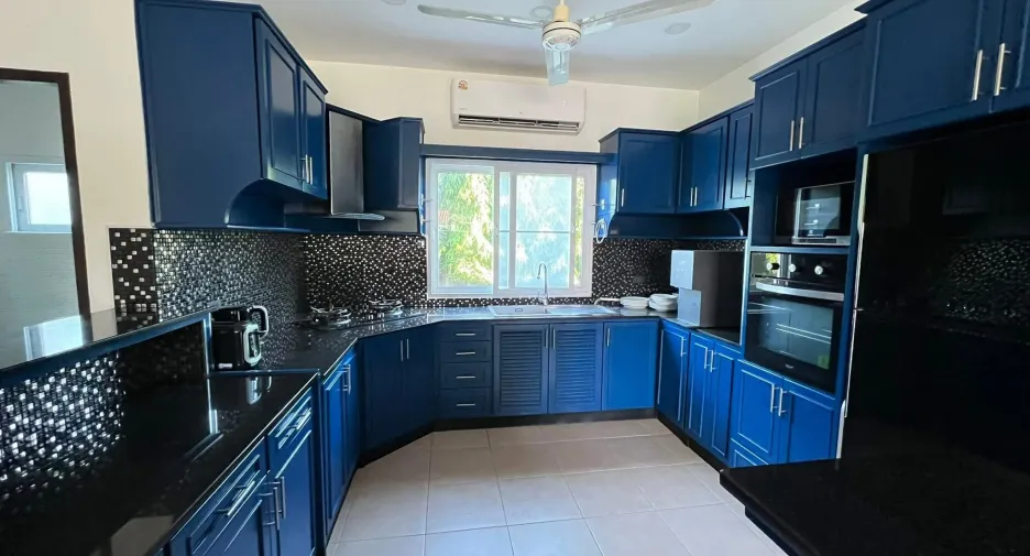 For sale そして for rent 6 ベッドルーム villa in Bang Lamung, Chonburi