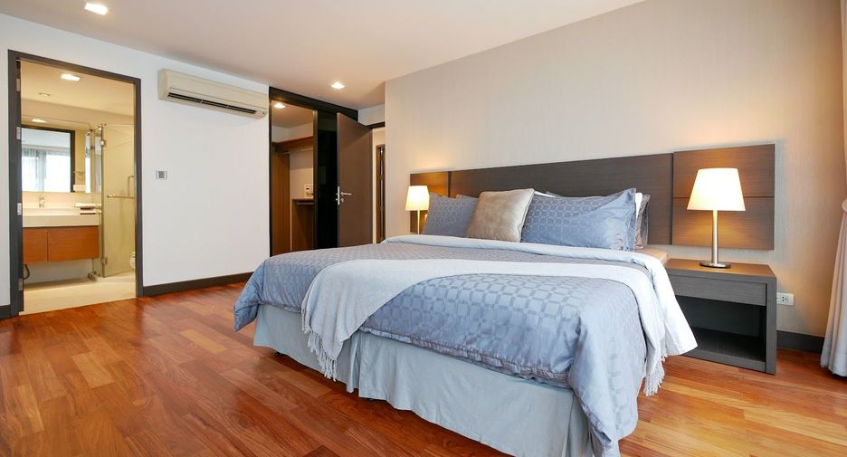 For rent 2 bedrooms condo in Watthana, Bangkok