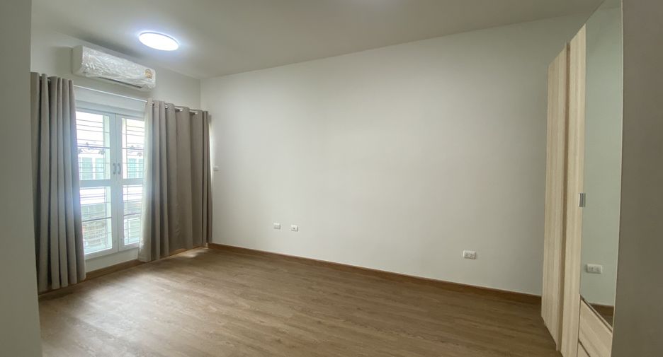 For sale 3 bedrooms townhouse in Bang Phli, Samut Prakan