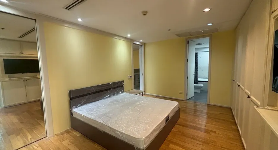 For sale and for rent 2 bedrooms condo in Sathon, Bangkok