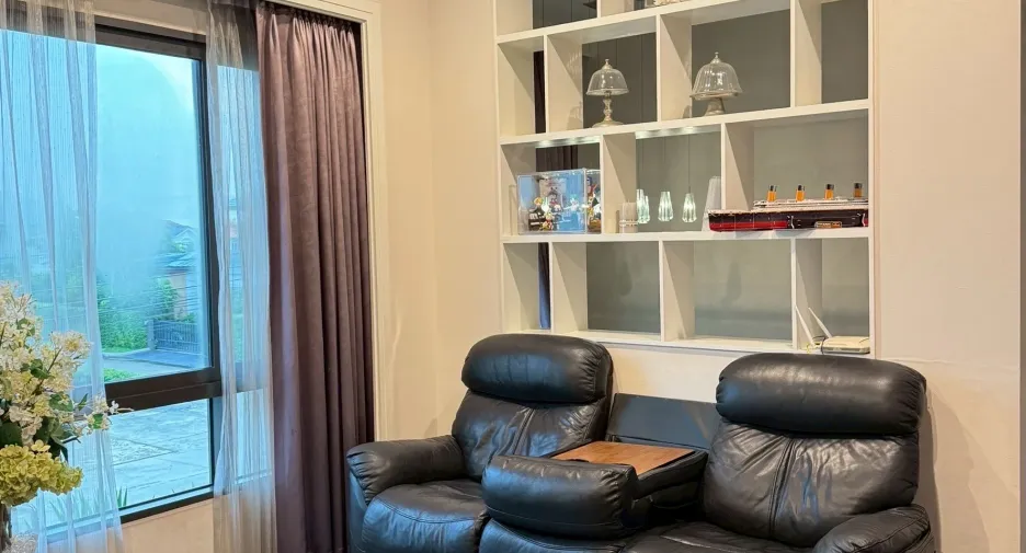 For sale and for rent 5 bedrooms house in Mueang Nonthaburi, Nonthaburi