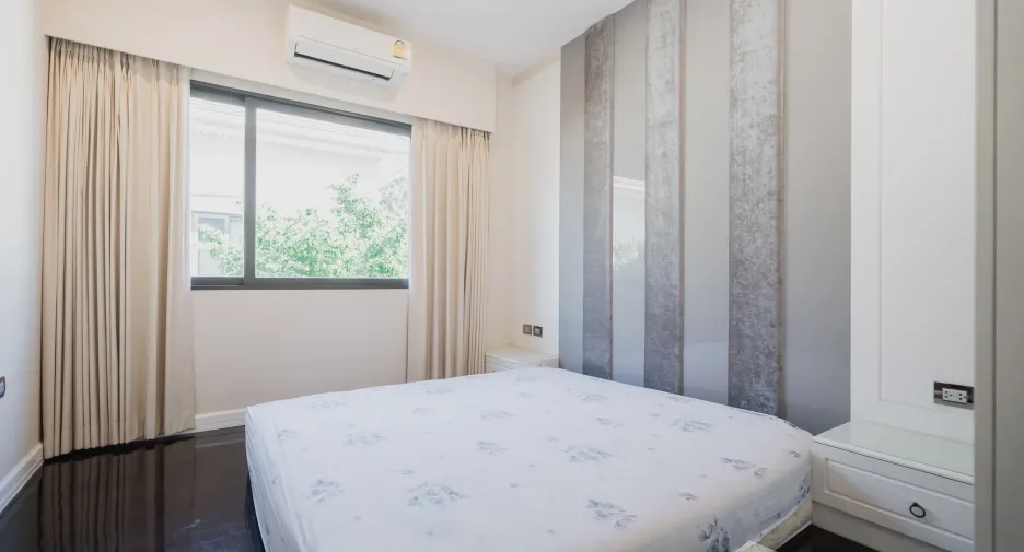 For sale and for rent 5 bedrooms house in Mueang Nonthaburi, Nonthaburi