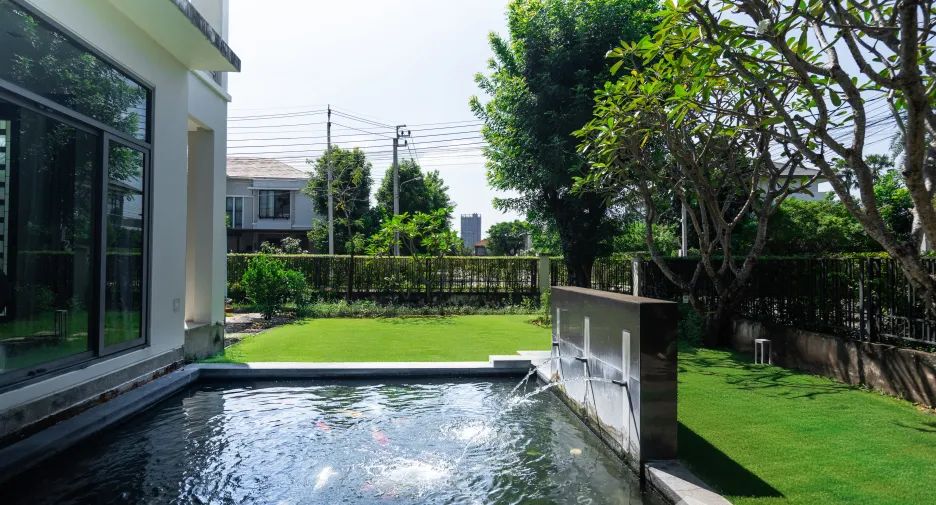 For sale and for rent 5 bedrooms house in Mueang Nonthaburi, Nonthaburi