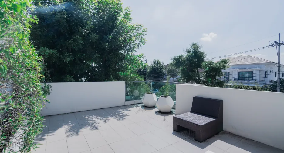 For sale and for rent 5 bedrooms house in Mueang Nonthaburi, Nonthaburi