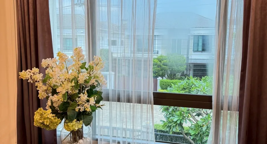 For sale and for rent 5 bedrooms house in Mueang Nonthaburi, Nonthaburi