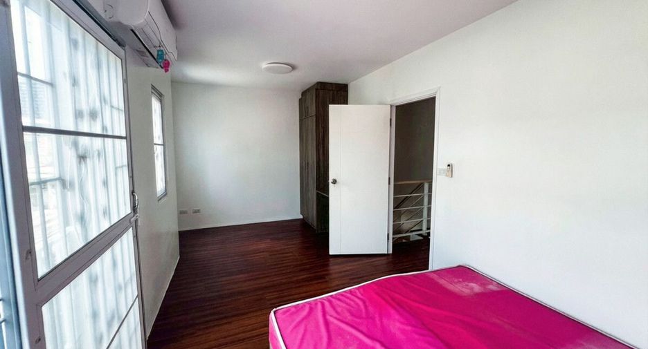 For sale 3 bedrooms townhouse in Pak Kret, Nonthaburi