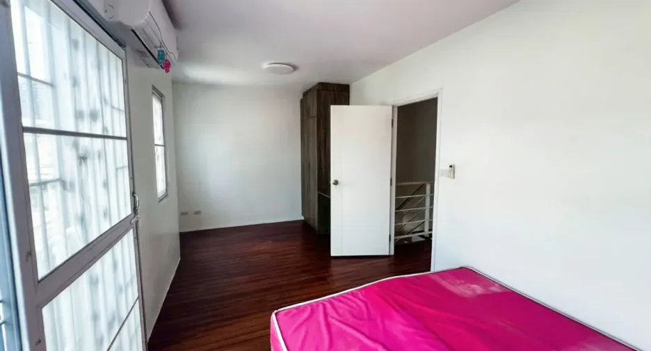 For sale 3 bedrooms townhouse in Pak Kret, Nonthaburi