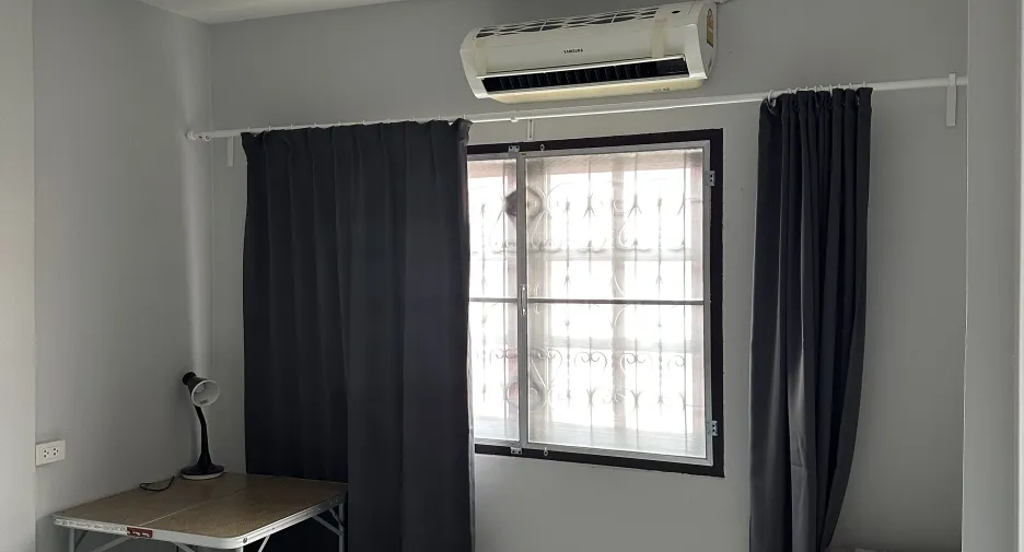 出租 3 卧室 联排别墅 在 Mueang Ratchaburi, Ratchaburi