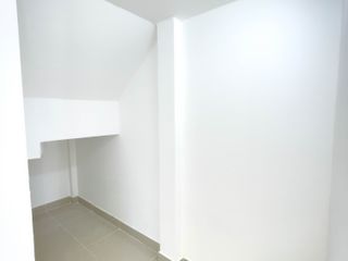 Reihenhaus zum Kauf mit 2 Zimmer in Sam Phran, Nakhon Pathom