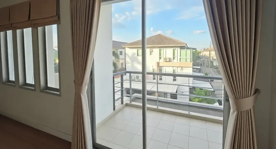 For sale 3 bedrooms townhouse in Pak Kret, Nonthaburi