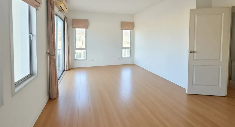 For sale 3 bedrooms townhouse in Pak Kret, Nonthaburi
