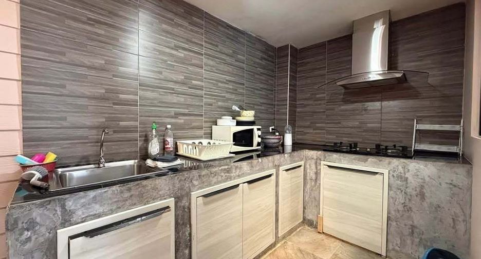 For rent 3 bedrooms townhouse in Kathu, Phuket